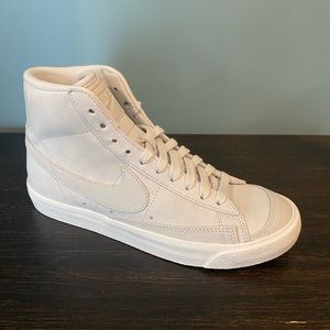 Nike Women’s Blazer Mid Photon Dust DQ7572-001 New with box